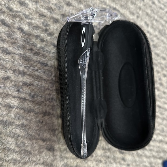 Boys youth Oakley eyeglass frames. Used, but in EUC. - Picture 3 of 8